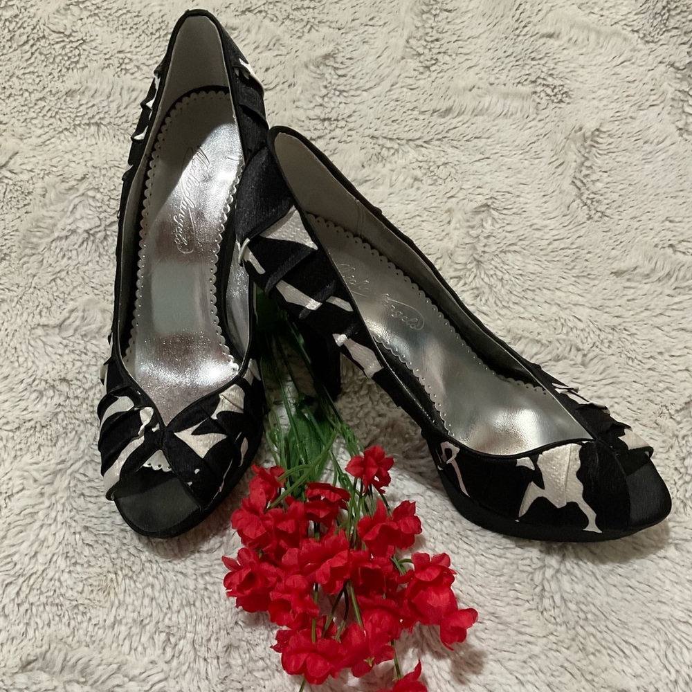 Michaelangelo Black and White Peep Toe Heels